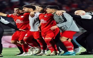 ستاره سابق استقلال لیدر تماشاگران تراکتور!