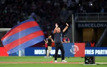 هانسی فلیک با بارسلونا تا سال ۲۰۲۷ تمدید کرد