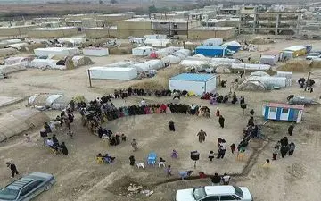 عروسی میان کانکس‌ها در سرپل ذهاب