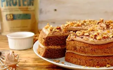 کیک پروتئینی ساده و سریع: دسر سالم ورزشکاران