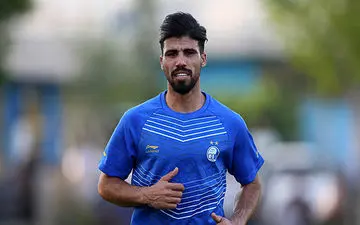 ستاره جدید استقلال به دردسر افتاد!