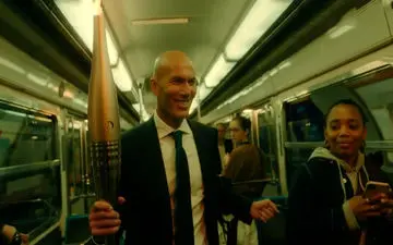 کلیپ جالب حمل مشعل المپیک توسط زین الدین زیدان + ویدئو