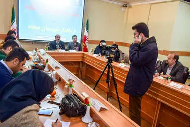 نشست مطبوعاتی و خبری فرزادی‌پور با اصاحب رسانه به مناسبت دهه فجر