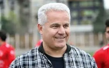 فرشاد پیوس به همراه خانواده‌اش در برج میلاد