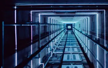 عاقبت حمله وحشیانه به آسانسور!