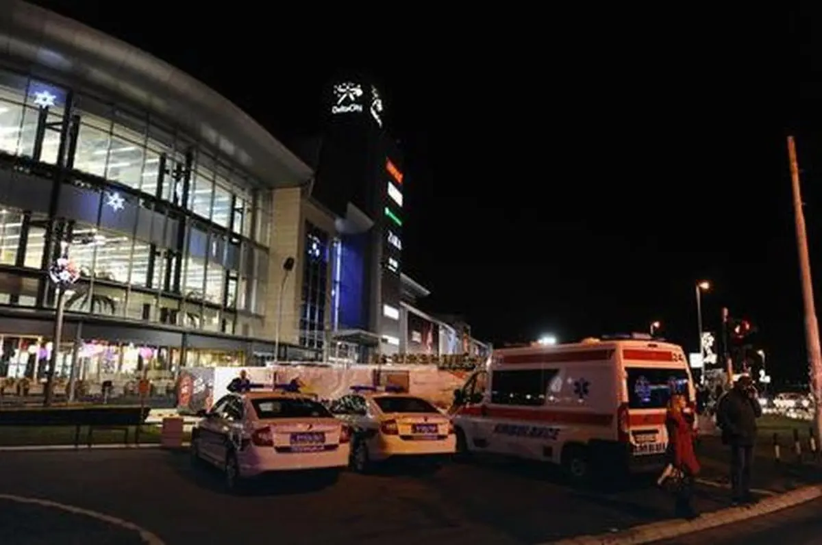  تعطیلی یک مرکز خرید در بلگراد؛ هشدار بمب گذاری از طریق تلفن به پلیس