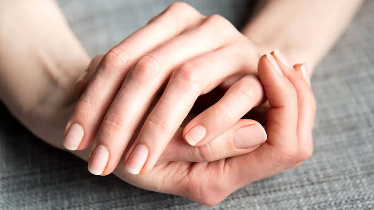 یائسگی چه تأثیری بر وضعیت و سلامت ناخن‌ها دارد؟