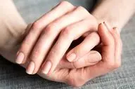 آیا یائسگی بر سلامت ناخن ها تأثیر دارد؟