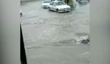  آب گرفتگی خیابان‌های زاهدان در پی بارش باران