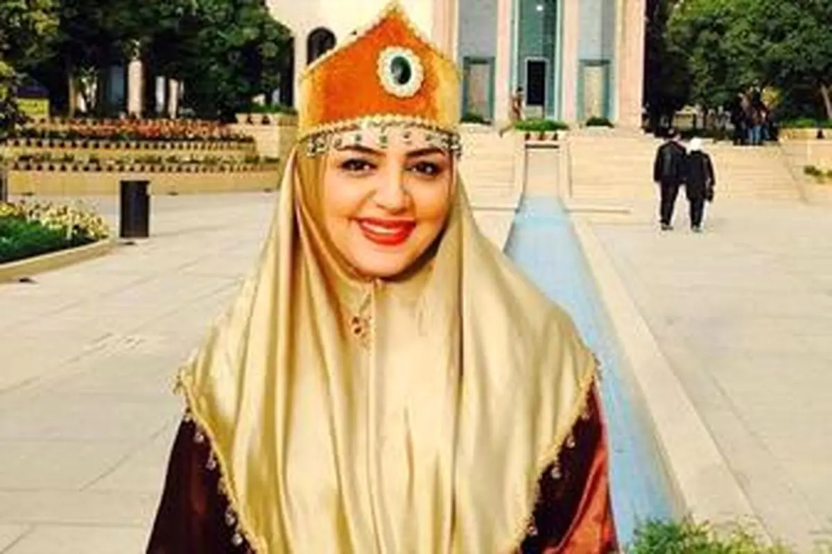 لیلا برخورداری با لباس محلی زیبا و تاجی به سر 