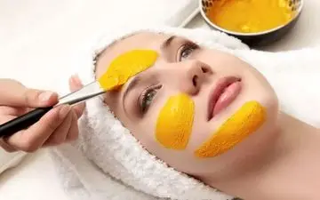 خداحافظی با چروک صورت با پوست این میوه پاییزی!