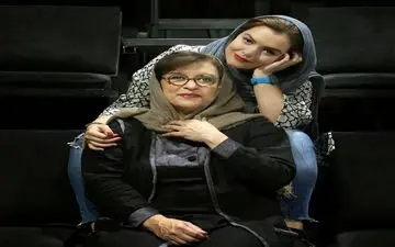 سلفی ماشینی دنیا مدنی؛ دختر رویا تیموریان