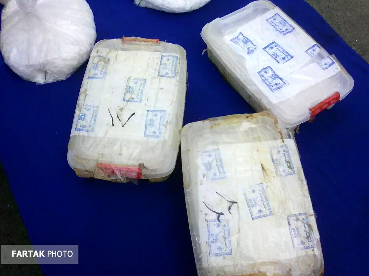 کشف مواد مخدر از نوع شیشه و دستگیری 5 نفر اعضای باند در کرمانشاه