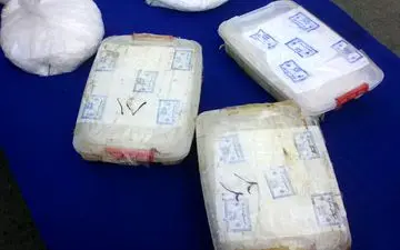 کشف مواد مخدر از نوع شیشه و دستگیری 5 نفر اعضای باند در کرمانشاه