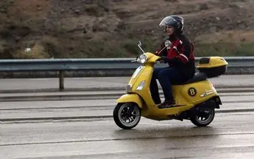 گواهینامه موتورسواری برای بانوان صادر می‌شود؟/ رئیس پلیس راهور چه گفت؟
