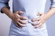 چیزهای سیاه داخل ناف چیست؟ چرا وقتی ناف مان را فشار می‌دهیم درد می‌گیرد؟

