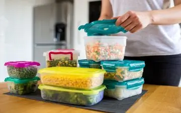 این مواد غذایی را نباید در ظروف پلاستیکی نگهداری کرد

