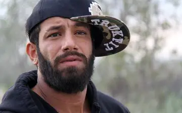 تتلو اینجا؛ تتلوآنجا؛ همه جا وهیچ جا / او بدنبال چیست؟