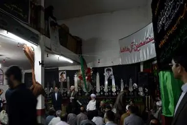 دیدار نماینده ولی‌فقیه و امام جمعه کرمانشا با مردم شاطرآباد در مسجد انصار‌الحسین به روایت تصویر