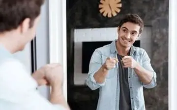 آیا صحبت کردن با خود طبیعی است؟