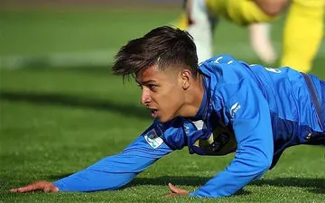 مصدومیت شدید ستارۀ آبی‌ها + عکس