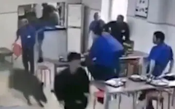 حمله  وحشتناک گراز به محل غذاخوری کارگران