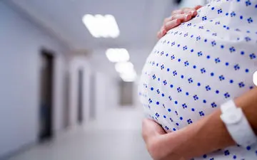 مضرات آرایش در دوران بارداری