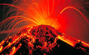 
لحظه فوران آتشفشان در اندونزی + فیلم