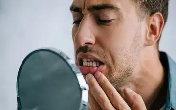 لیست سیاه خوراکی‌هایی که «قاتل خاموش لثه» هستند!