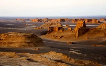 بزرگترین گلدان‌های طبیعی جهان مقابل چشم گردشگران در سفر به نهبندان