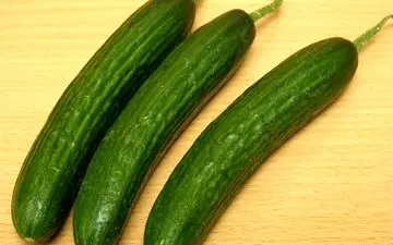 رفع نفخ شکم با خیار؛ معجزه یک میوه ساده و پرخاصیت!