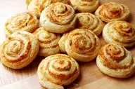 طرز تهیه پیراشکی مارپیچی مرغ؛ غذای رستورانی خوشمزه با طعمی متفاوت