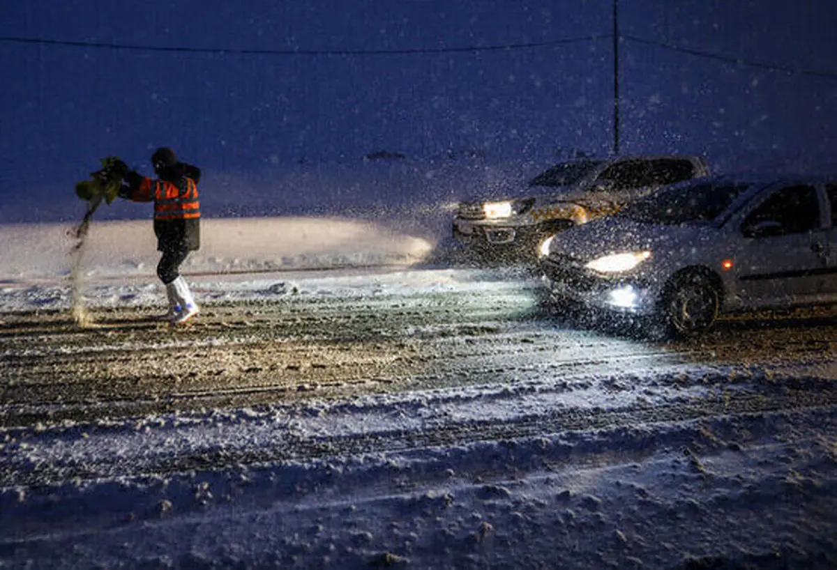 جاده کندوان برفی و لغزنده است