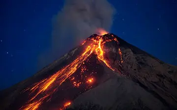 آتشفشانی که خانه‌های یک جزیره را زیر خاکستر مدفون کرد 