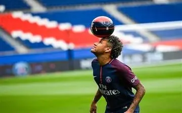 شادی گل عجیب نیمار+ عکس