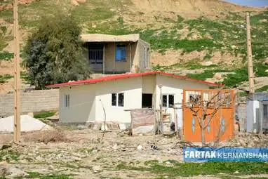 خانه های ساخته شده علی دایی در مناطق زلزله زده