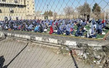 عکس/ محل برگزاری آزمون دانش‌آموزان کرمانی پس از زلزله
