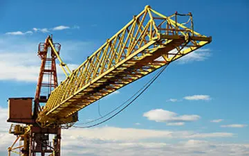 
لحظه سقوط جرثقیل بر اثر طوفان «دوریان» + فیلم