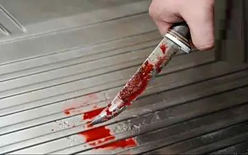 پسر اراکی  باچاقو، مادرش را مجروح کرد
