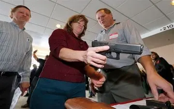 ترامپ دوباره خواستار مسلح شدن معلمان مدارس شد