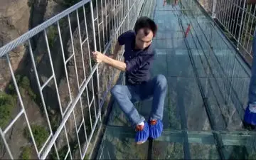 هر کسی جرأت ندارد روی این پل راه برود! 