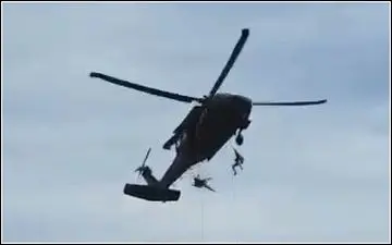 سقوط مرگبار نظامی سعودی از بالگرد +فیلم 