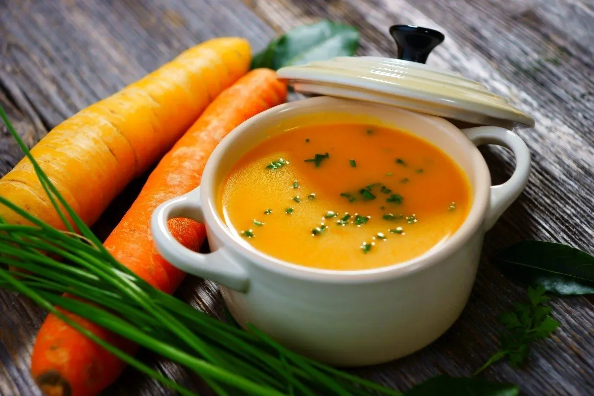 طرز تهیه سوپ هویج رو با ما یاد بگیرید| بهترین دستور پختشه!