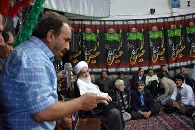 دیدار نماینده ولی‌فقیه و امام جمعه کرمانشا با مردم شاطرآباد در مسجد انصار‌الحسین به روایت تصویر