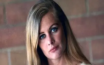 «شرلی نایت» هنرپیشه همبازی مارلون براندو درگذشت
