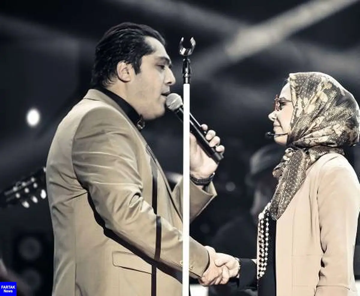 بوسه آقای خواننده بر پیشانی همسرش در کنسرت + عکس