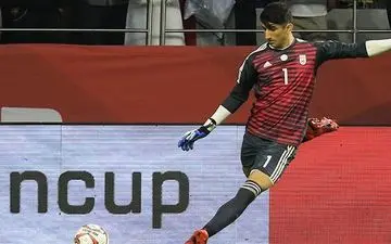 پرتاب دست ۷۰ متری بیرانوند سوژه رسانه های فوتبالی جهان + عکس