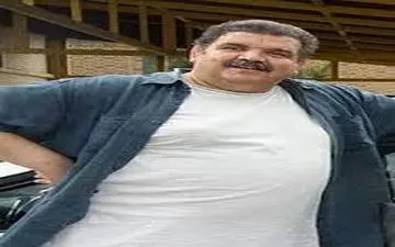 آقای بازیگر معروف در آغوش دو دخترش 