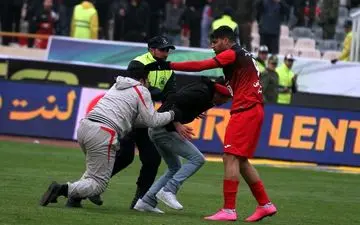 ستاره پرسپولیس بعد از ناکامی در دربی کشتی گیر شد/عکس