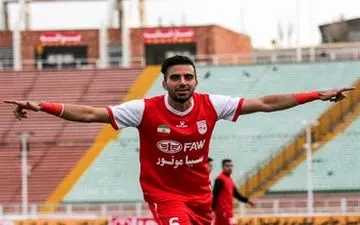 یک بازیکن از دست تراکتورسازی پرید/ جلسه با فدراسیون برای حل مشکل 